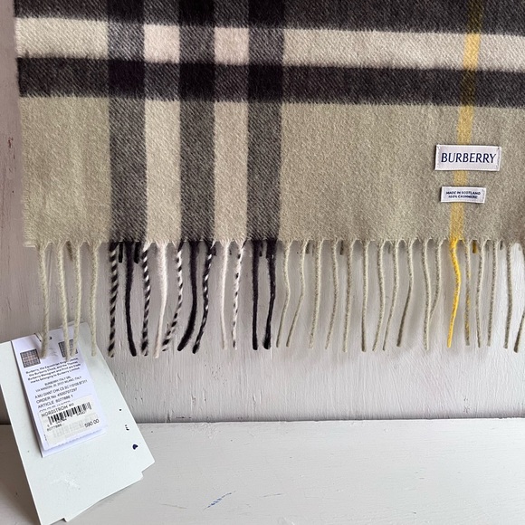 BURBERRY Giant Icon Check Cashmere Scarf- Hunter - Picture 6 of 12